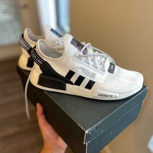 ADIDAS NMD R1 V2 | White/Black | SIZE 9 M- GREAT CONDITION